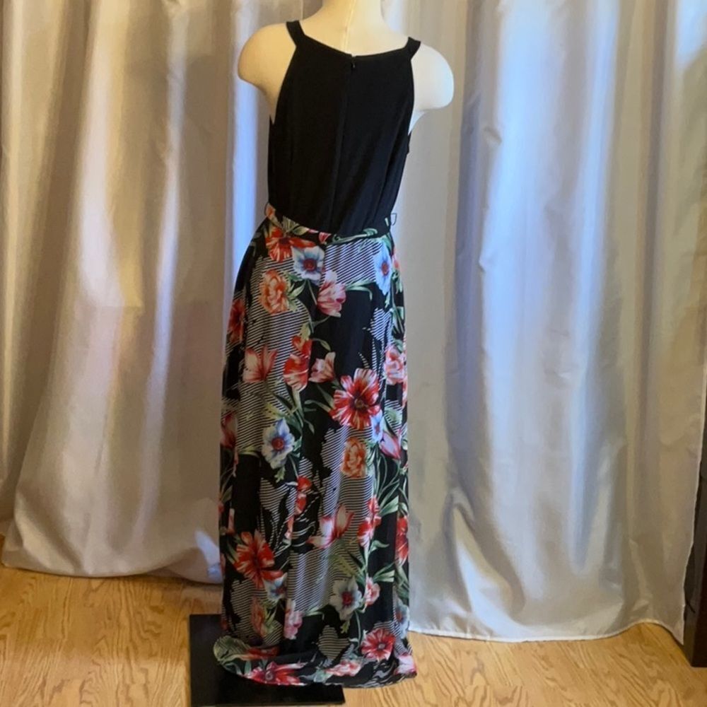 Maxi dress with halter style top, boldly flower skirt matching belt size 10 - Picture 8 of 12